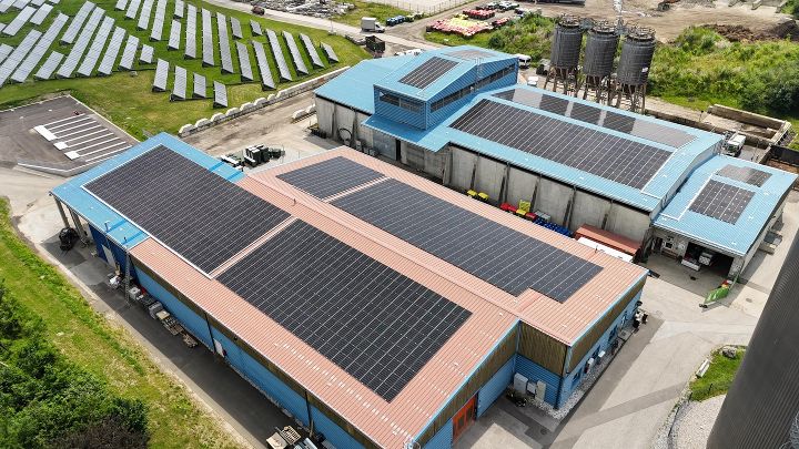 PV-Anlage Neufeldweg von oben